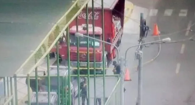 Delincuentes armados asaltaron camión repartidor en Arequipa.