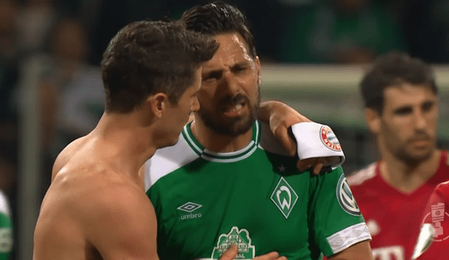 Lewandowski consoló a Pizarro tras eliminarlo de la Copa de Alemania [VIDEO]