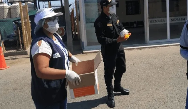 Trabajadores repartieron refrigerios.