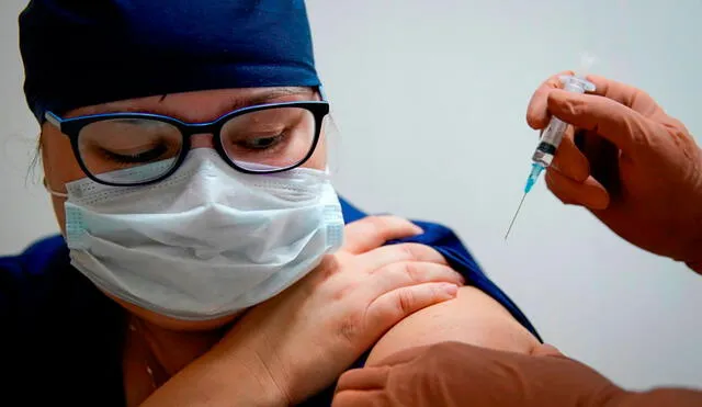 Ya en Argentina han empezado la inoculación de la vacuna rusa contra el coronavirus. Foto: AFP