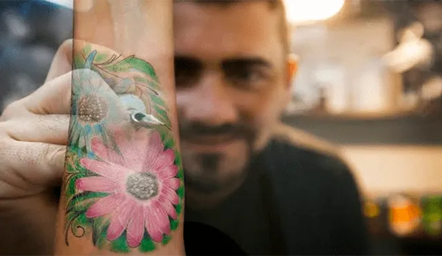 Sebastián Gallardo afirma que sus tatuajes “ayuda a las mujeres que sufrieron violencia de género a sentirse más fuertes y seguir adelante”.