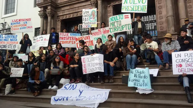 En Cusco y Arequipa marchan en rechazo al indulto a favor de Fujimori [VIDEO]