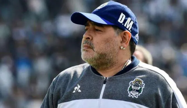 Maradona comparó el hecho de que Gimnasia se haya salvado de descender con su famosa jugada 'la mano de Dios'. Foto: AFP.