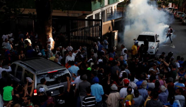Detonan bomba lacrimógena en medio de discurso de Guaidó [VIDEO]