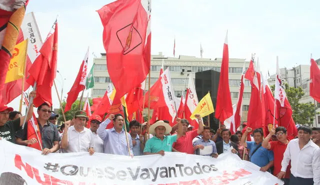 Frente político y pueblos nativos marcharon contra el indulto a Fujimori y por nueva Constitución
