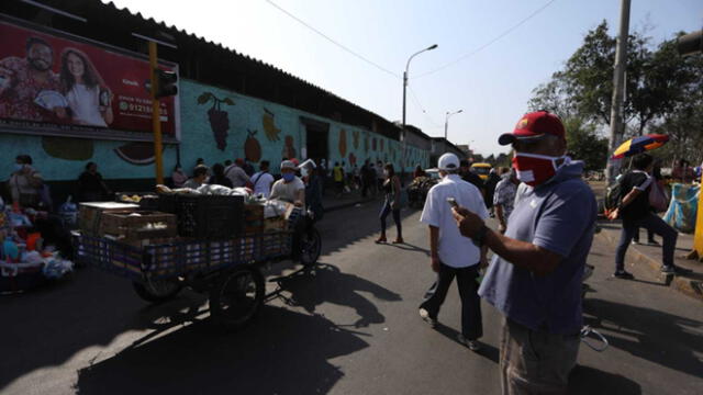 Agentes del orden también supervisaron el orden en el Mercado de Frutas de Caquetá. (Foto: Rodolfo Contreras / La República)