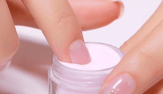 ¿Qué es el dipping de uñas? La nueva tendencia que reemplazaría el esmalte clásico