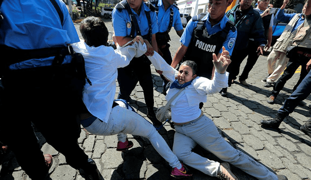 Nicaragua: Policía reprime con violencia nueva protesta contra Daniel Ortega