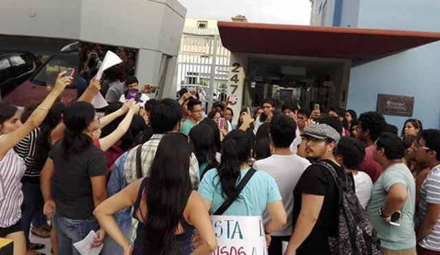 1800 postulantes a plazas en Serums denuncian irregularidades en Examen Nacional de Odontología| VIDEO 