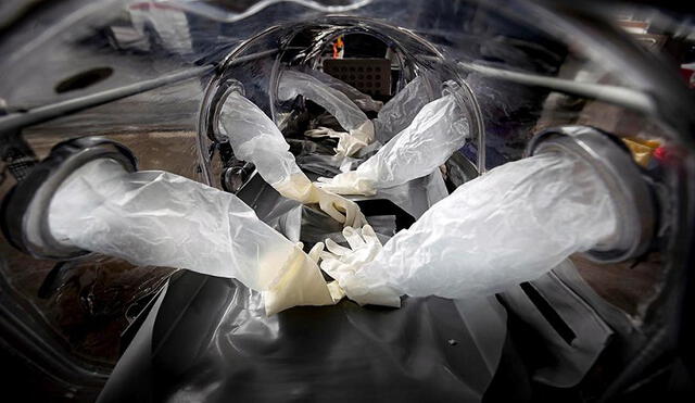 Una de las camillas para el transporte de pacientes en Italia, en medio de la pandemia del coronavirus. Foto: EFE (referencial)