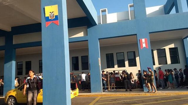 Multitud de venezolanos en la frontera con Ecuador espera ingresar al Perú [VIDEO]