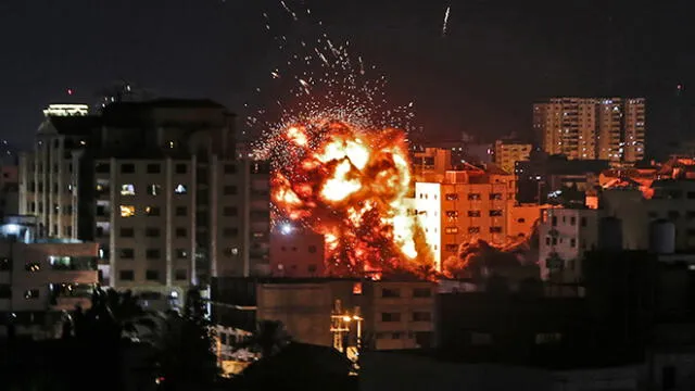 Israel bombardea Gaza en represalia al lanzamiento de 200 cohetes desde enclave palestino