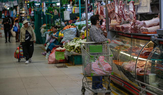 en alza. Los alimentos encarecieron por varias razones, por ejemplo por la crisis mundial y los bloqueos en las carreteras.