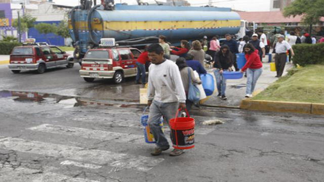 Arequipa: Tres distritos sin agua por rotura de tubería [VIDEO]