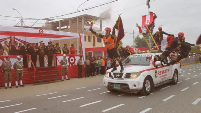 Ejército y Policía se lucen en desfile de Fiestas Patrias en Sullana