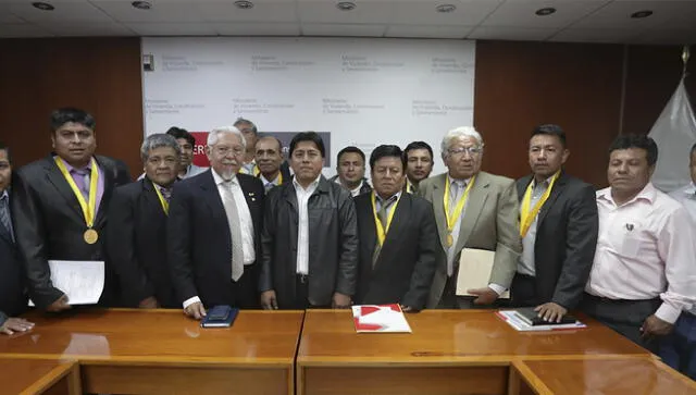Ministro de Vivienda se reunió con 11 alcaldes de centros poblamos de Olmos