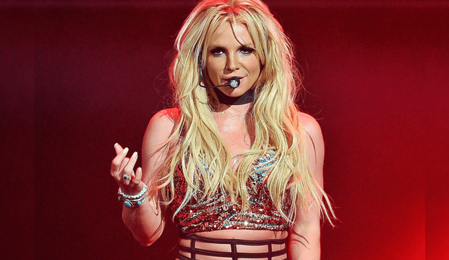 Britney Spears mostró su busto por una falla en el vestuario