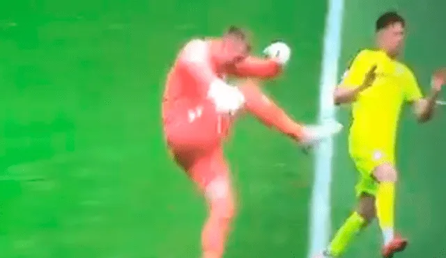 Arquero dio patada mortal a jugador y utilizó inesperada técnica para no ser expulsado [VIDEO]