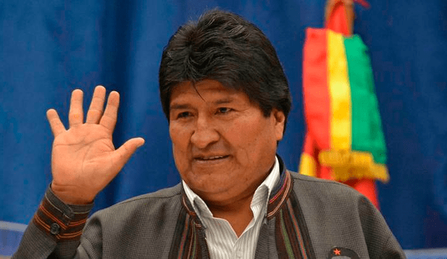 Evo Morales felicitó a Martín Vizcarra por asumir la presidencia