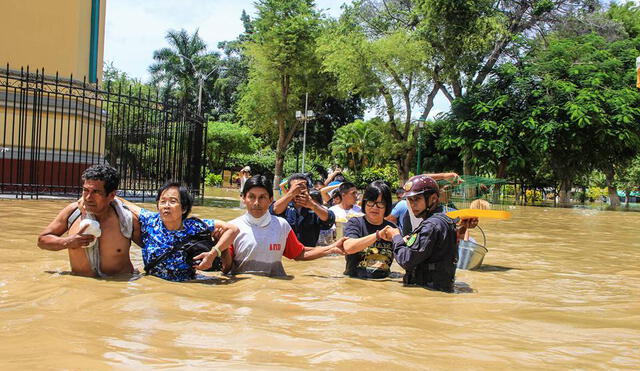 Horas de angustia se viven en Piura tras inundación