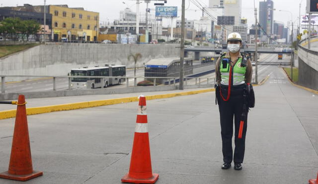 Cierran accesos del tránsito vehicular en  la Vía Expresa y el circuito de playas de la Costa Verde por medidas de seguridad. Fotos: Félix Contreras/ La República