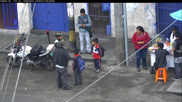 Tacna: Policía ayuda a niños que se quedaron sin pasaje [FOTOS]