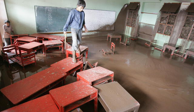 Colegios en riesgo recibirán aulas prefabricadas en Lima 