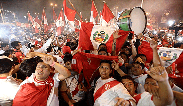 Selección peruana: Hinchas realizaron banderazo previo al encuentro con Ecuador [VIDEO]