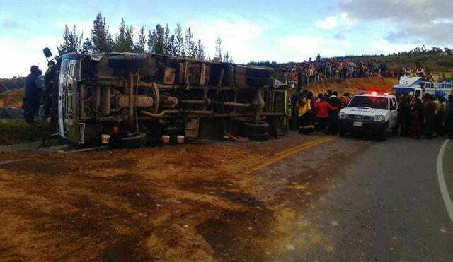 Chofer de camión que volcó y provocó tres muertes tenía licencia vencida
