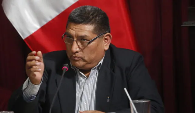 Proponen citar a ministro Olaechea por polémica del pisco en Chile
