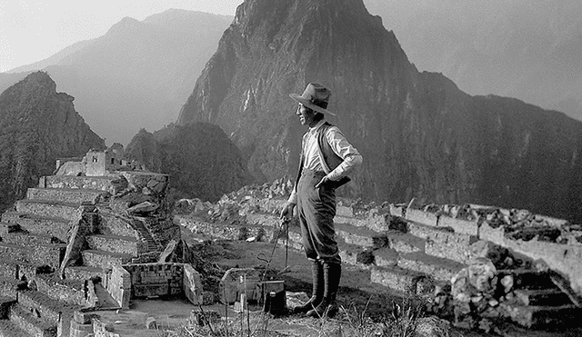 Fotografía. Retrato de Martín Chambi en Machu Picchu, en 1924. Fue un maestro de la imagen. el claroscuro y la luz.