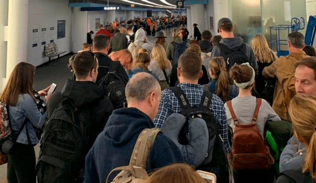 Aeropuerto de Chicago donde los pasajeros hicieron largas colas para ser revisados. Foto: Ruth Procopi