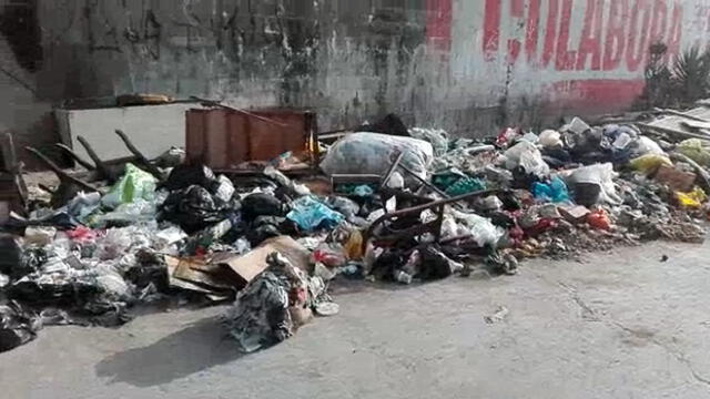 Callao: basura acumulada afuera de iglesia alarma a feligreses [VIDEO]