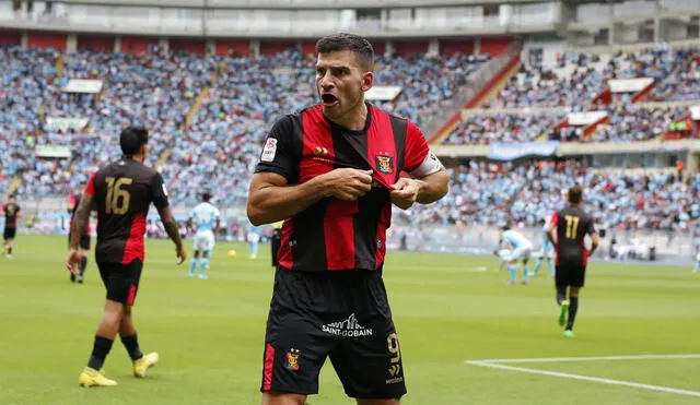 El capitán. En el exitoso presente de Melgar está Bernardo Cuesta. Su gol abrió ayer el camino de la victoria. En 2015, cuando el equipo consiguió su segunda estrella, Cuesta marcó el gol del triunfo. Foto: Antonio Melgarejo/ La República