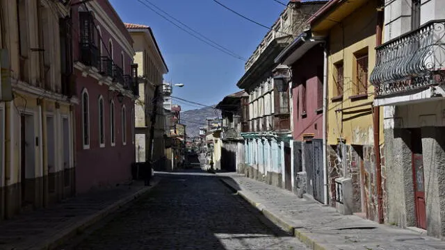 View of an empty pedestrian street in La Paz on May 8, 2020, amid the new coronavirus pandemic. - Bolivia is under state of emergency with its borders closed against the spread of COVID-19. (Photo by AIZAR RALDES / AFP)