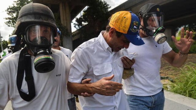 Venezuela: Guardia Nacional agrede a Capriles en plena manifestación
