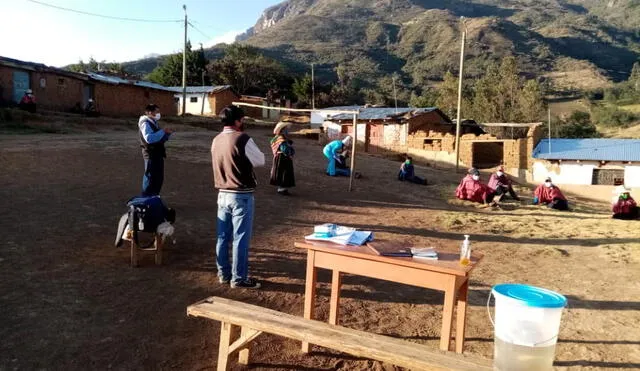 Charlas informativas a pobladores de Incahuasi. Foto: GRL