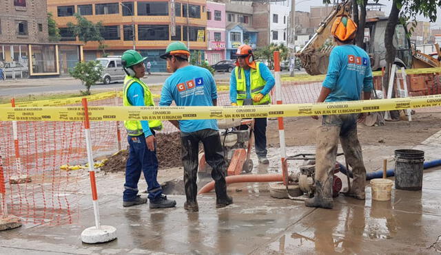 San Juan de Lurigancho: reportan nuevo aniego por rotura de tubería que dificulta el tránsito