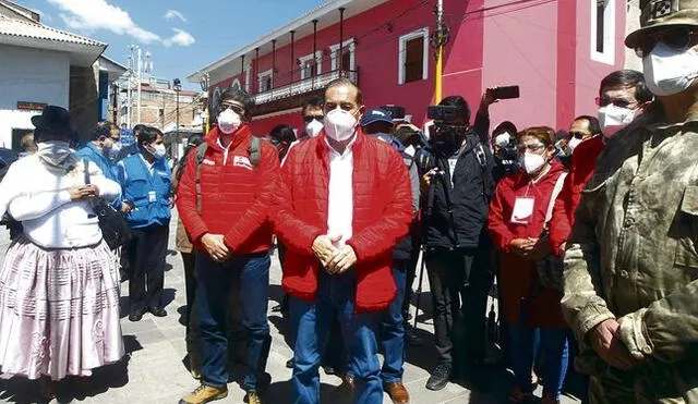 Visita. Martos llegó a Puno para analizar las acciones adoptadas frente a la pandemia. Foto: Juan Carlos Cisneros