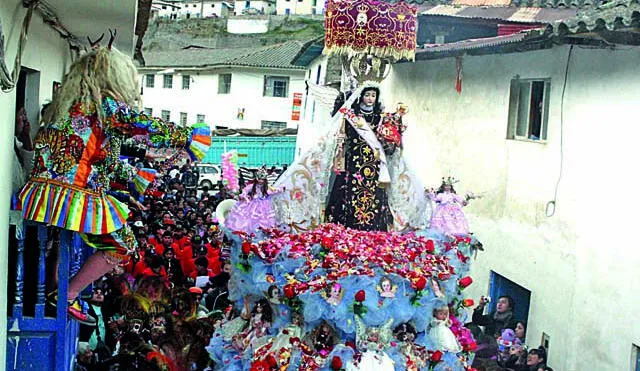 Cusco vive la festividad a la Virgen del Carmen en Paucartambo [VIDEO]