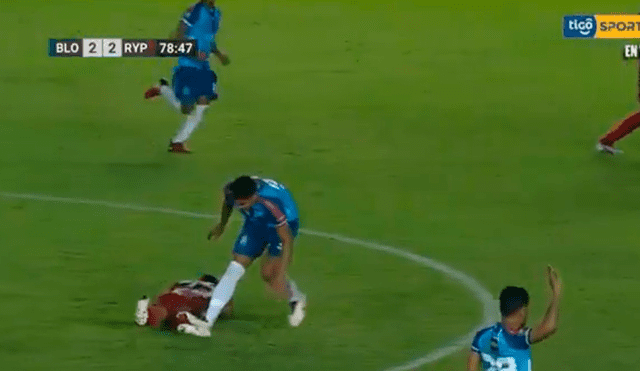 Jugador sufre la fractura de su pierna luego de recibir una violenta falta en Bolivia [VIDEO]
