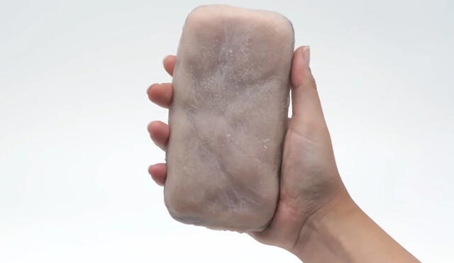 Aunque parezca piel humana, la funda está hecha de silicona. Foto: captura de silicona
