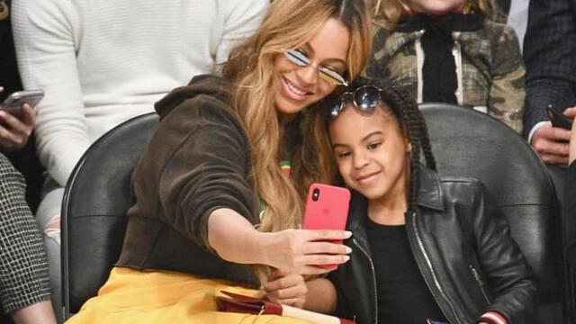 Blue Yvy, hija mayor de la cantante recibió críticas por su parecido a su padre Jay Z.
