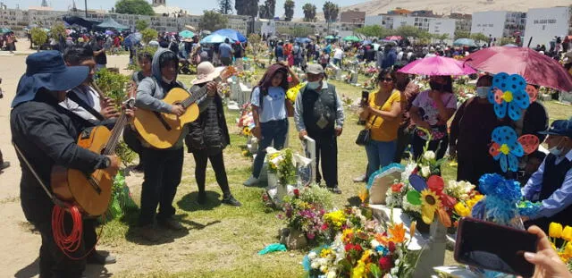 homenaje. Musicos cantaron a difuntos en cementerio general de Tacna.