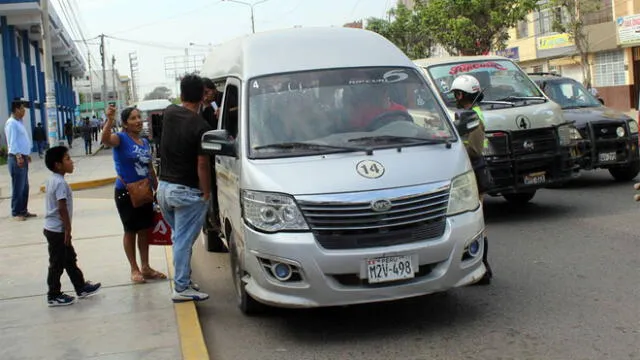 Fiscalizan transporte público en la ciudad de Chiclayo.