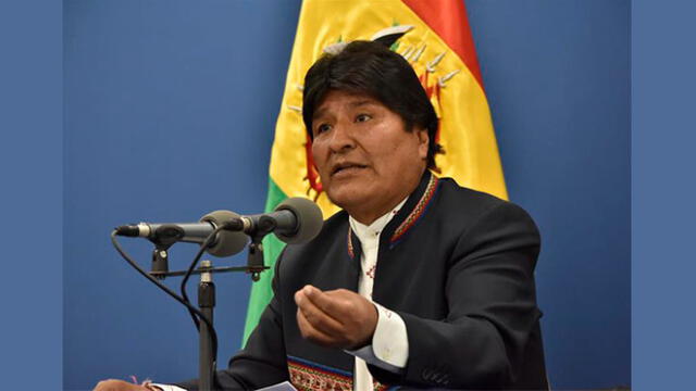 Evo Morales durante una rueda de prensa en la Paz, donde dijo que los resultados de las elecciones en Argentina son una "rebelión" contra el FMI. Foto: Efe.