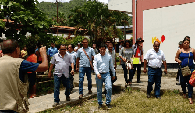 César Combina emite su voto en San Ramón y ahora retorna a Huancayo