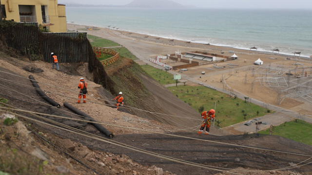 Instalación viene siendo supervisada por personal especializado en trabajos verticales. (Foto: Municipalidad de Lima)