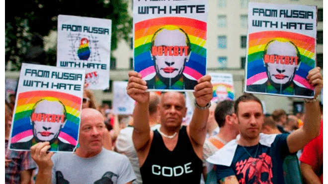 Pareja gay huye de Rusia tras amenazas de quitarles a sus hijos adoptivos