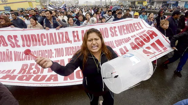 Vecinos protestan por falta de agua en Carabayllo